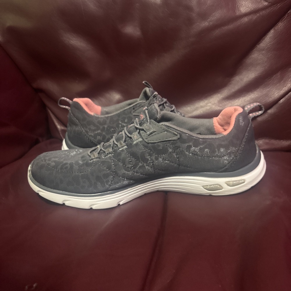 Skechers Gray Coral Summits Diamond Dream Slip-in Sneakers Women Size 8 - Picture 4 of 8